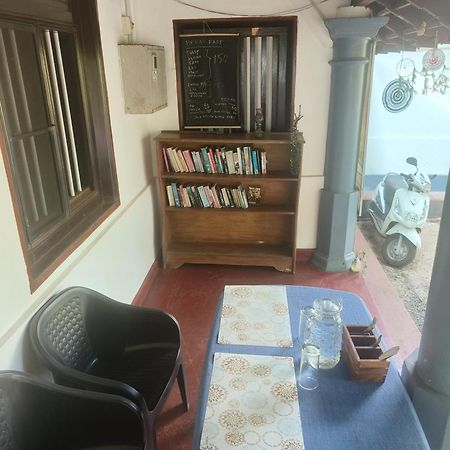 カンヌール Perch Next Door Bed & Breakfast エクステリア 写真